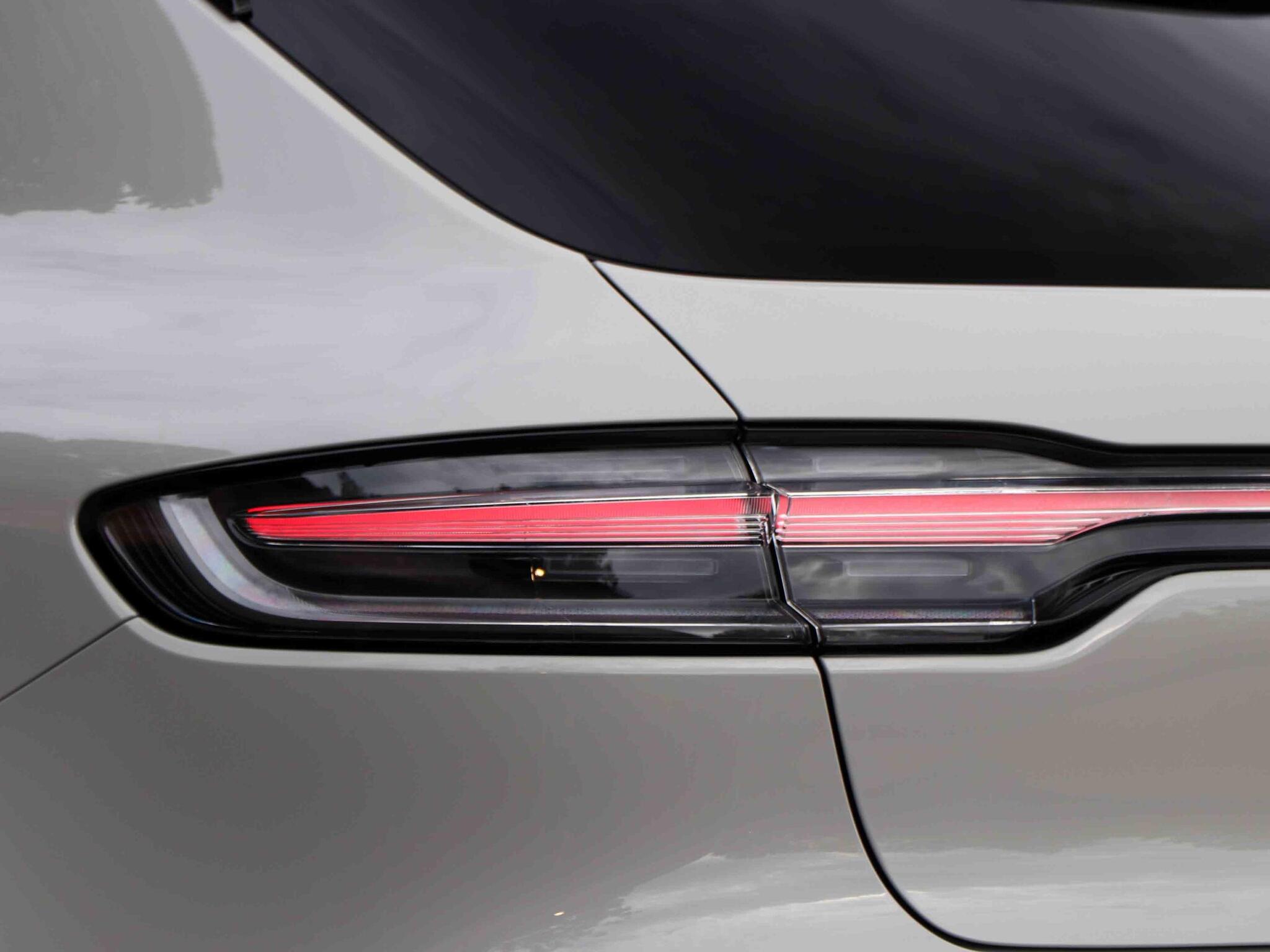 Porsche Macan view 11