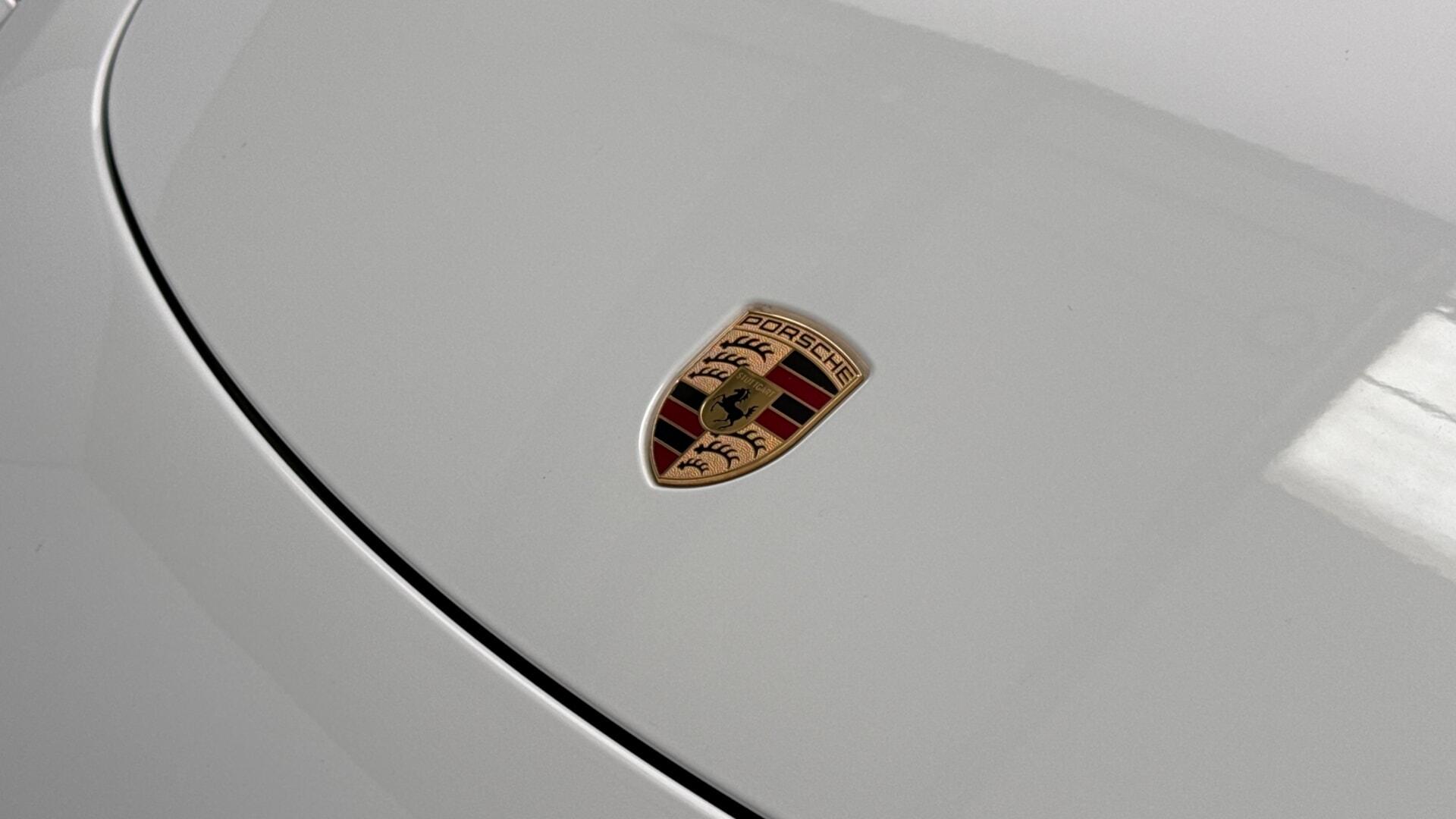 Porsche Cayman view 22
