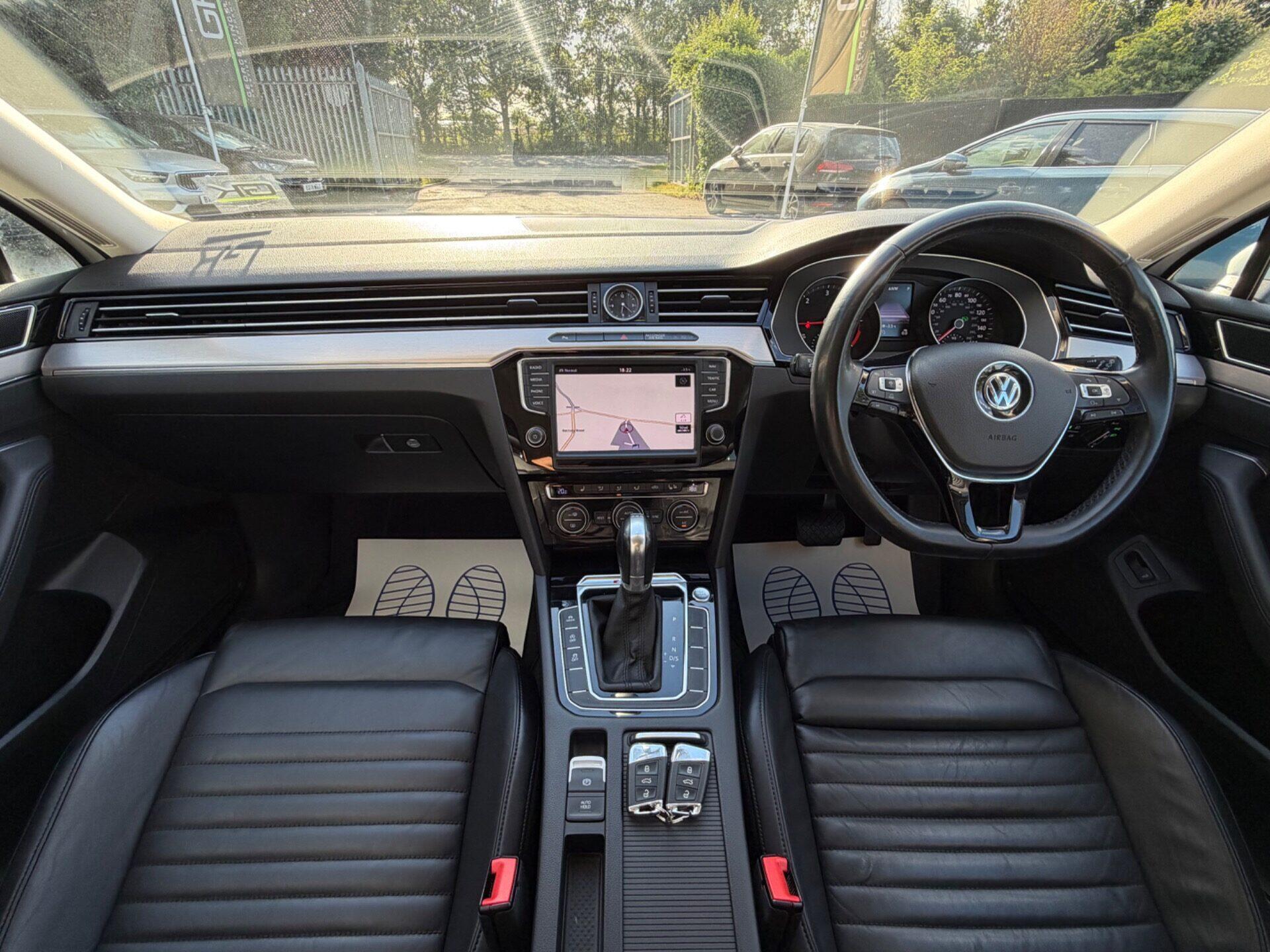 Volkswagen Passat view 10