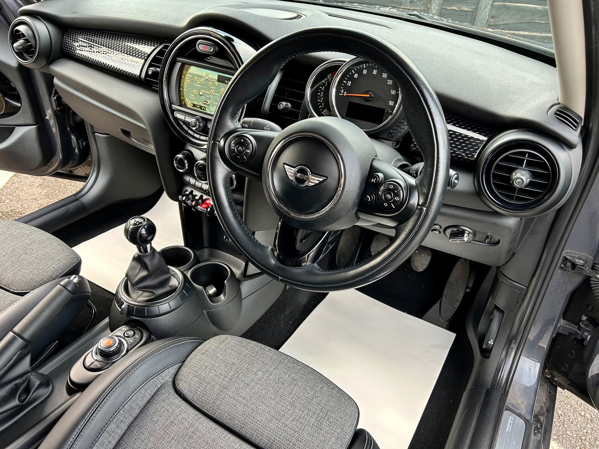 Mini Hatch view 11
