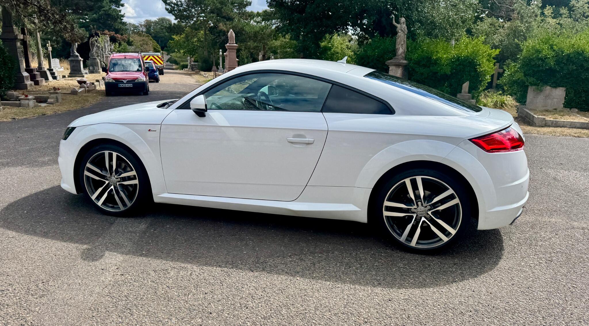 Audi TT view 13