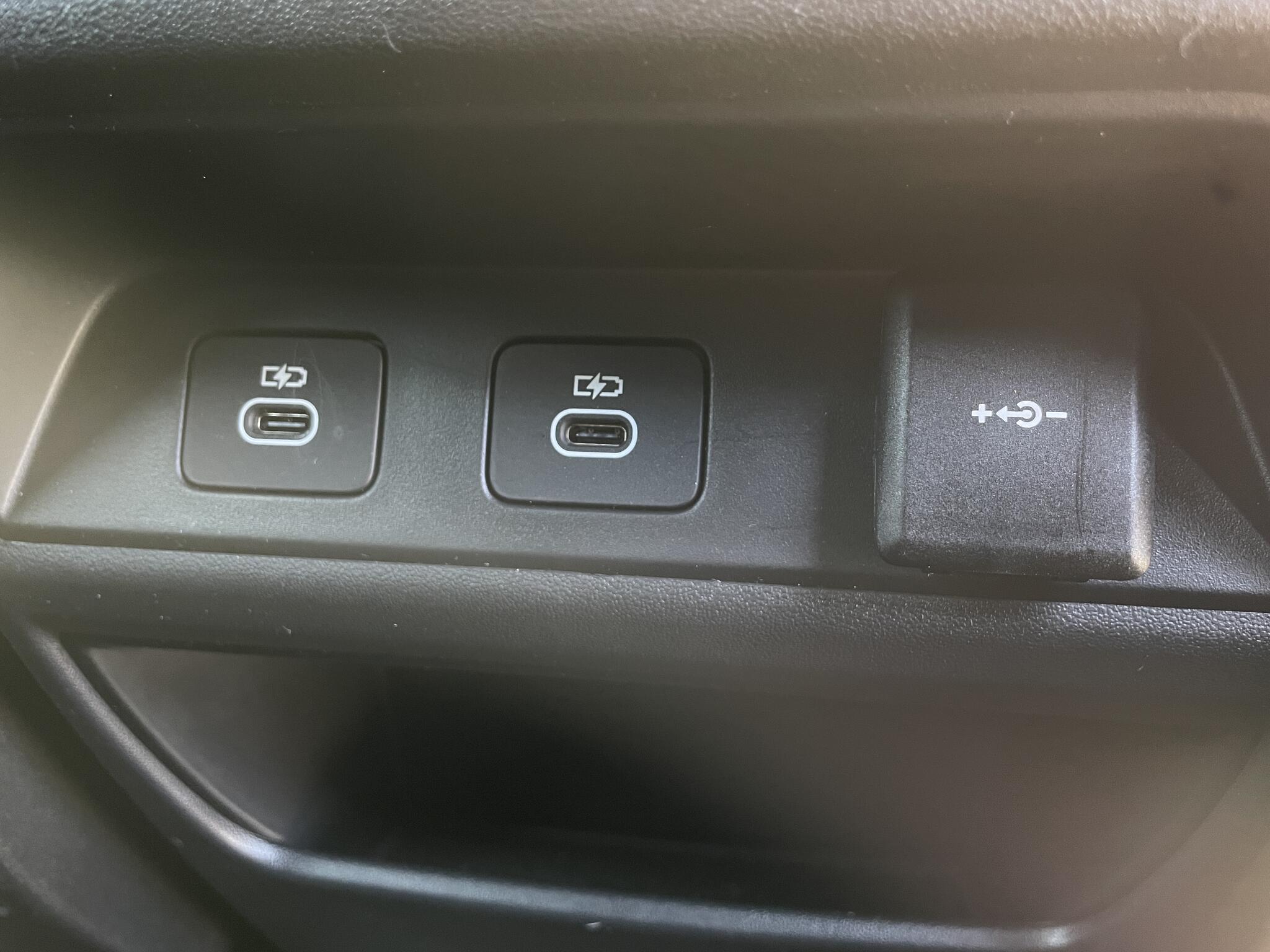 Land Rover Discovery Sport view 52