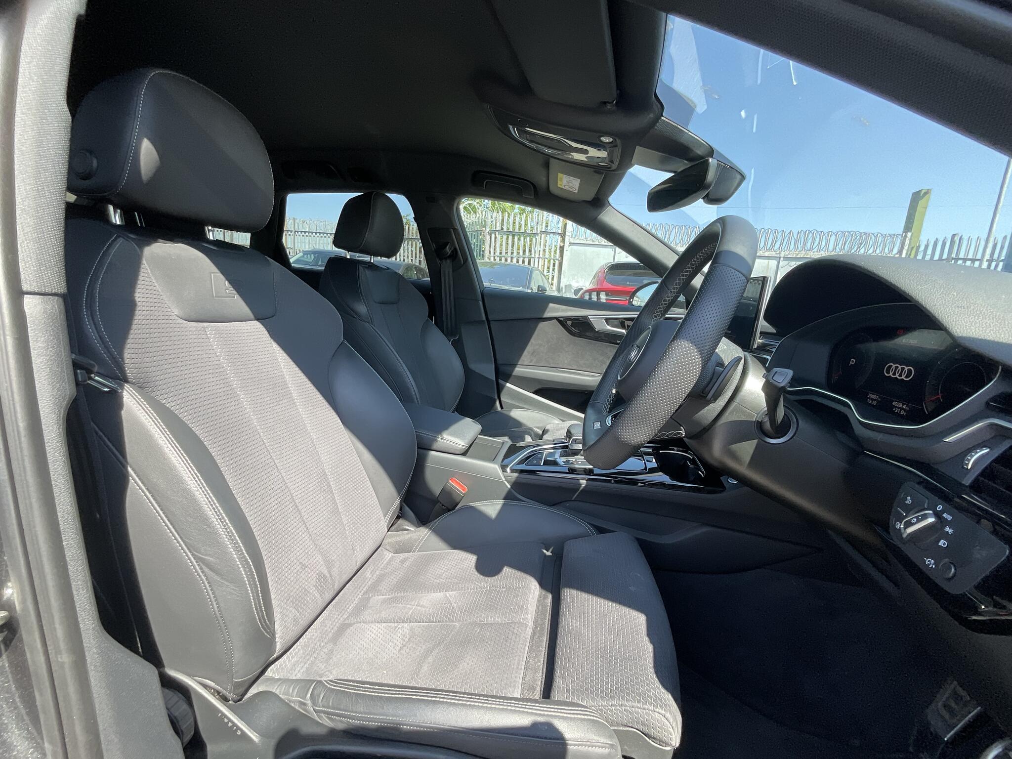 Audi A4 Avant view 8