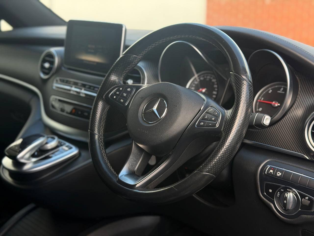 Mercedes-Benz V-Class view 9