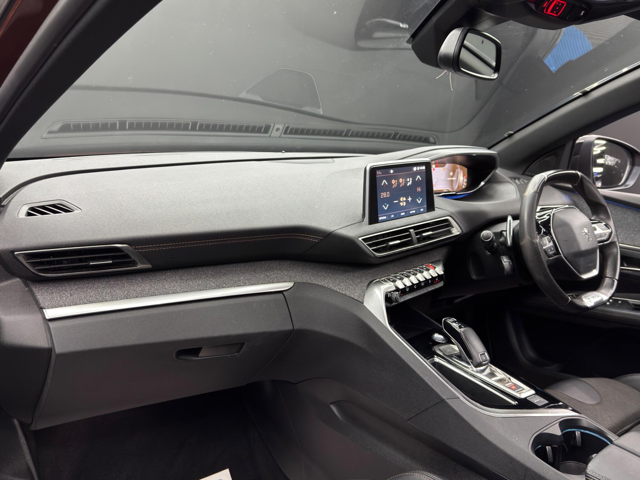 Peugeot 3008 view 11