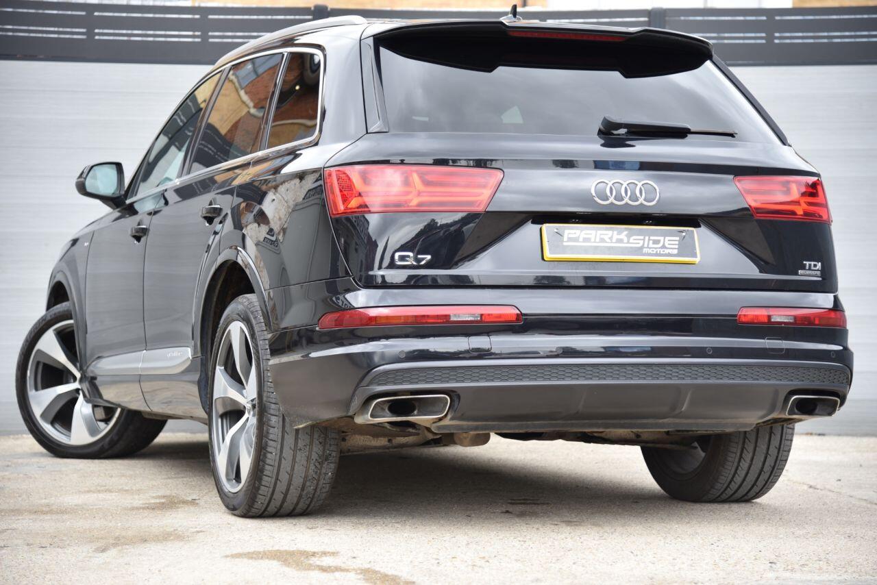 Audi Q7 view 3