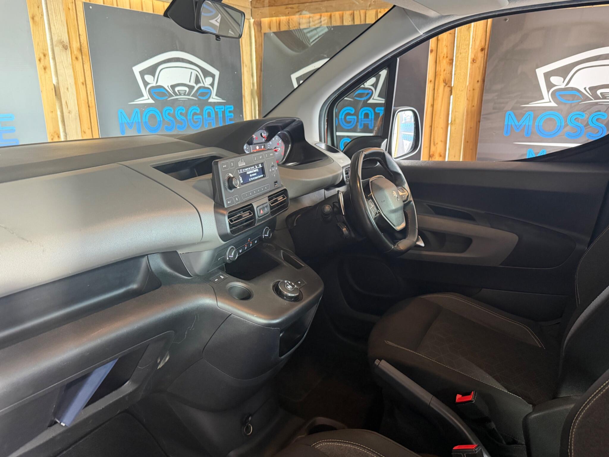 Peugeot Rifter view 16