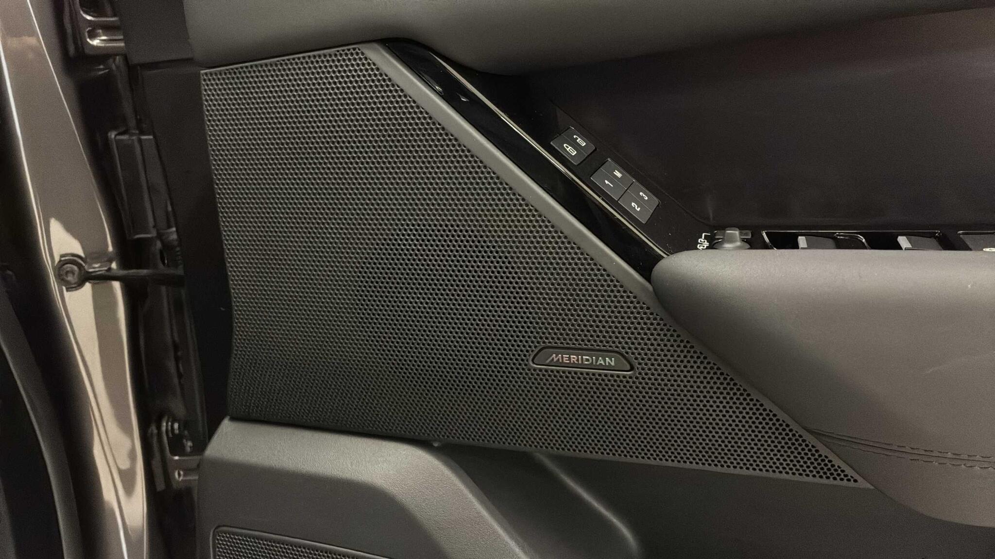 Land Rover Range Rover Velar view 33