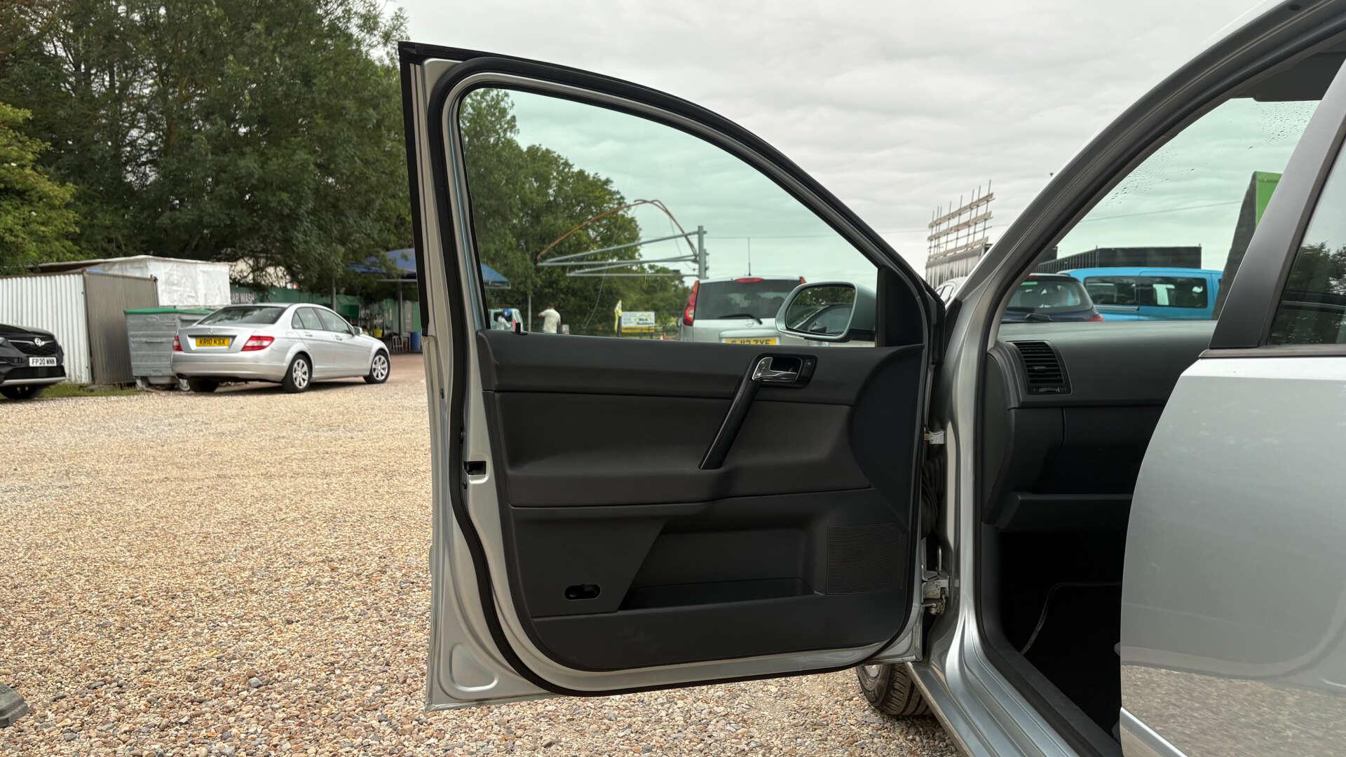 Volkswagen Polo view 25