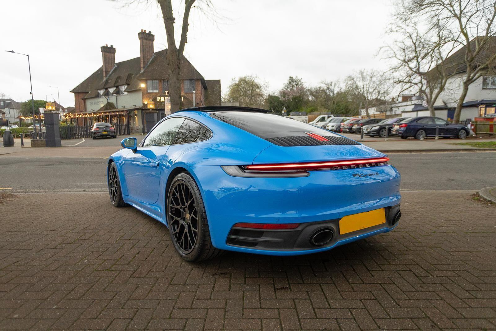 Porsche 911 view 4