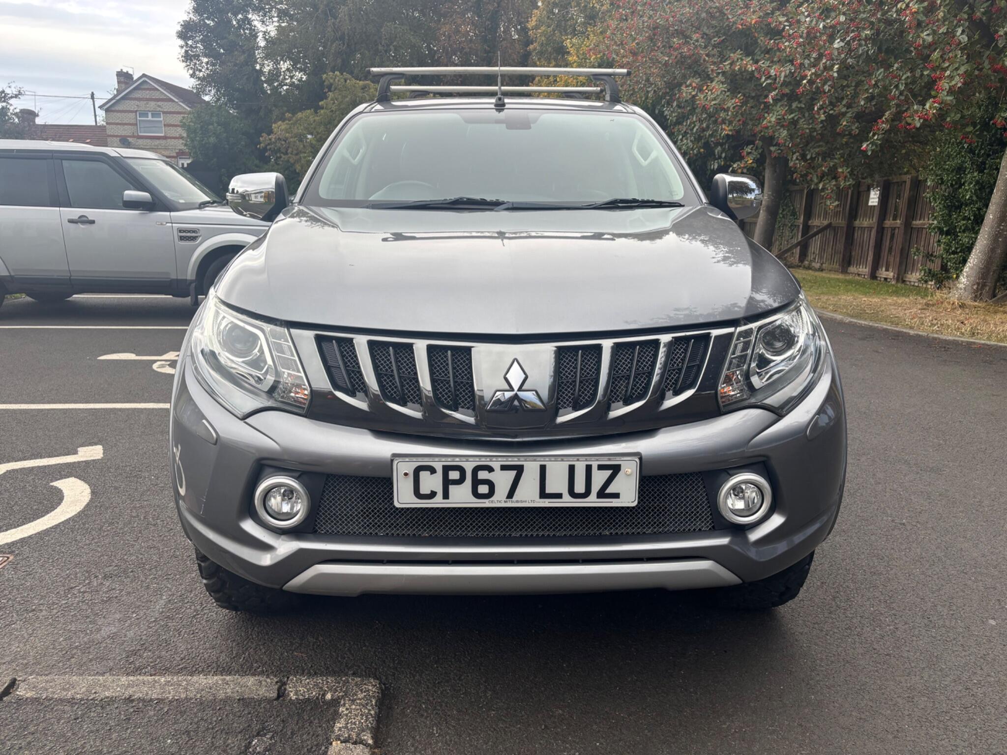 Mitsubishi L200 view 2