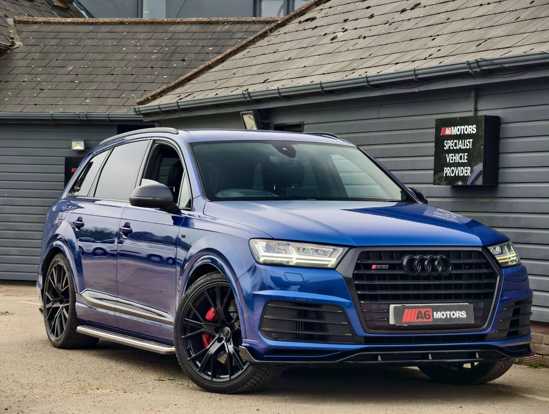 Audi SQ7 view 10
