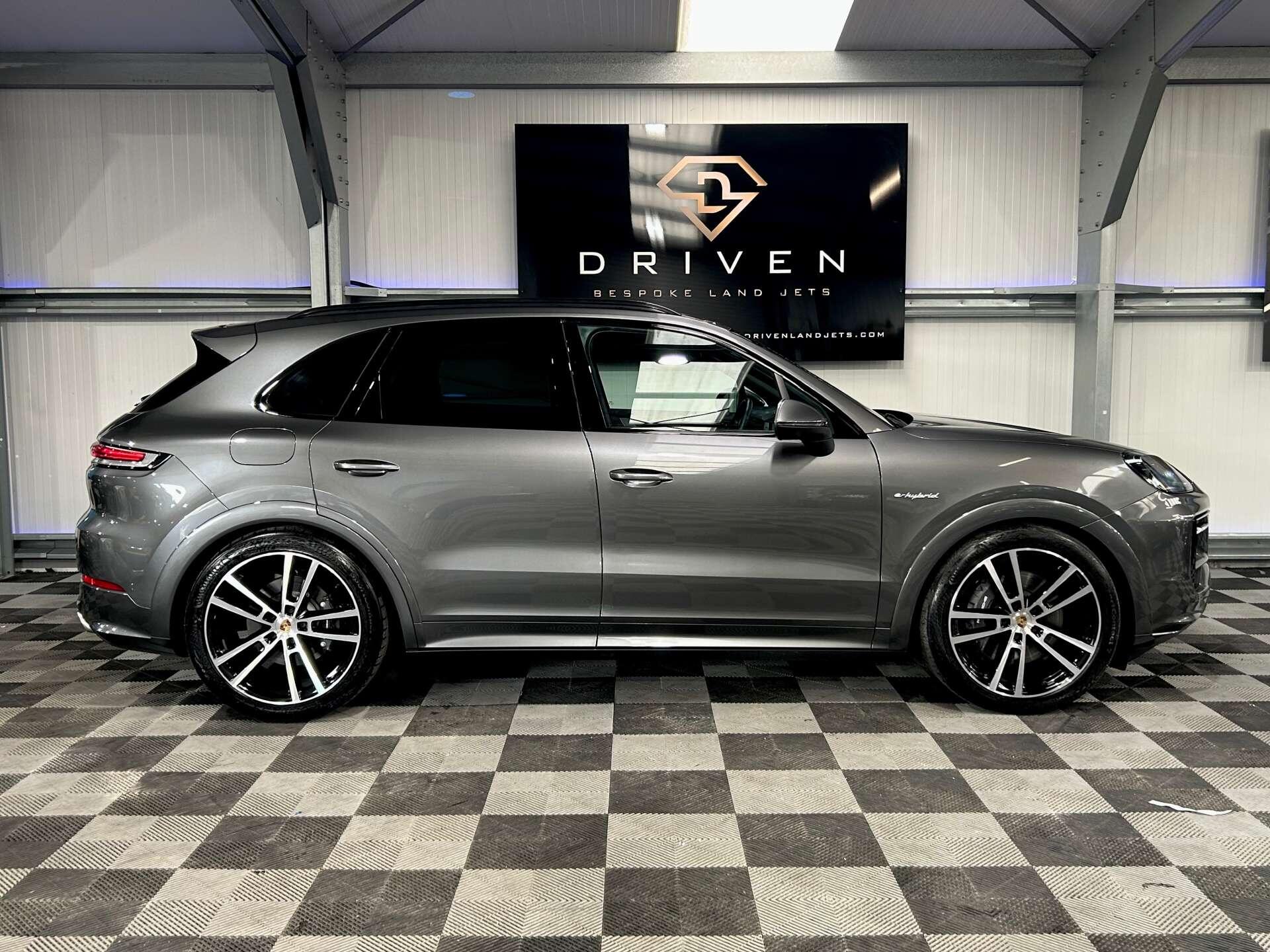 Porsche Cayenne view 12
