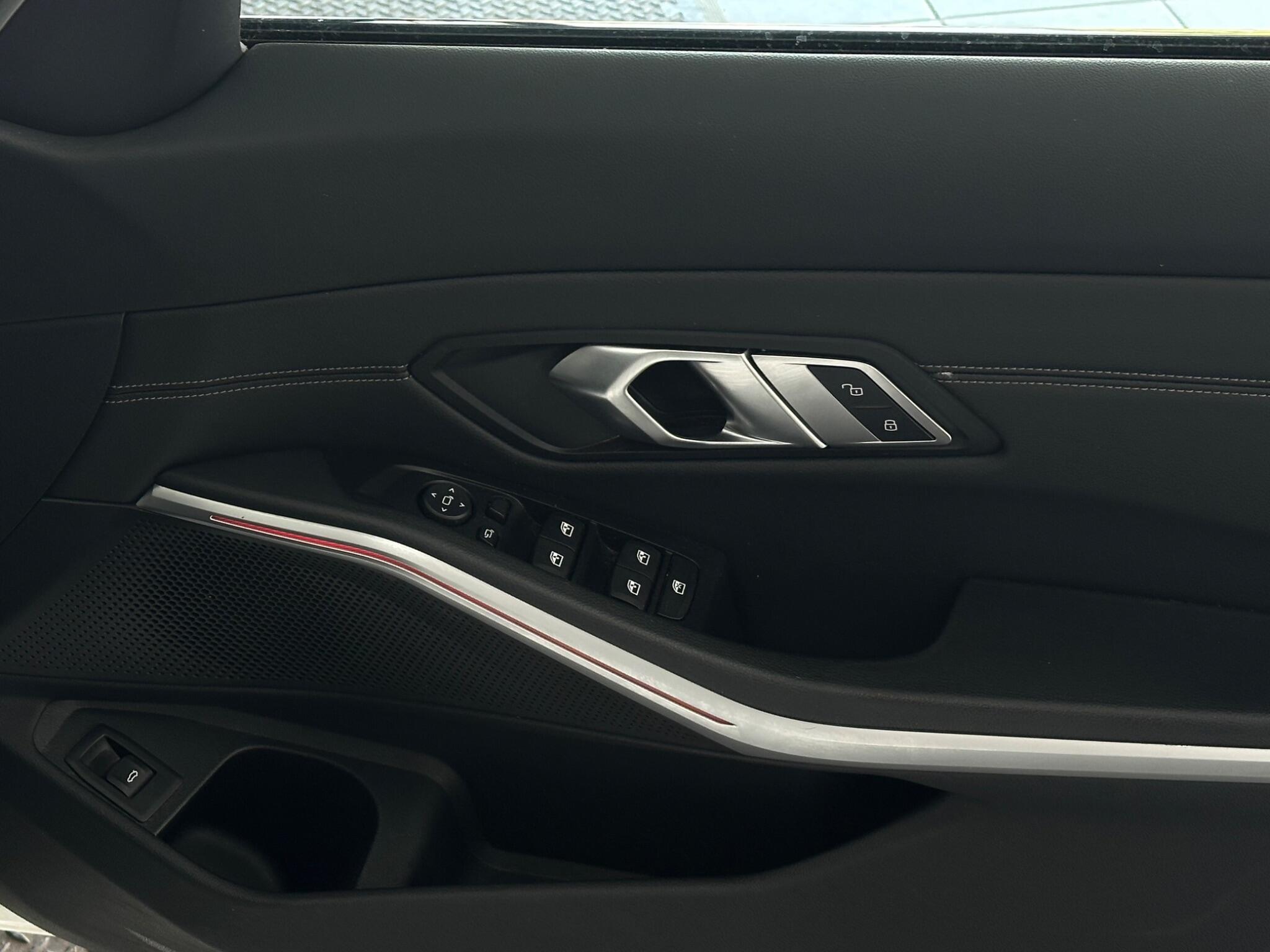 BMW 3 Series view 20