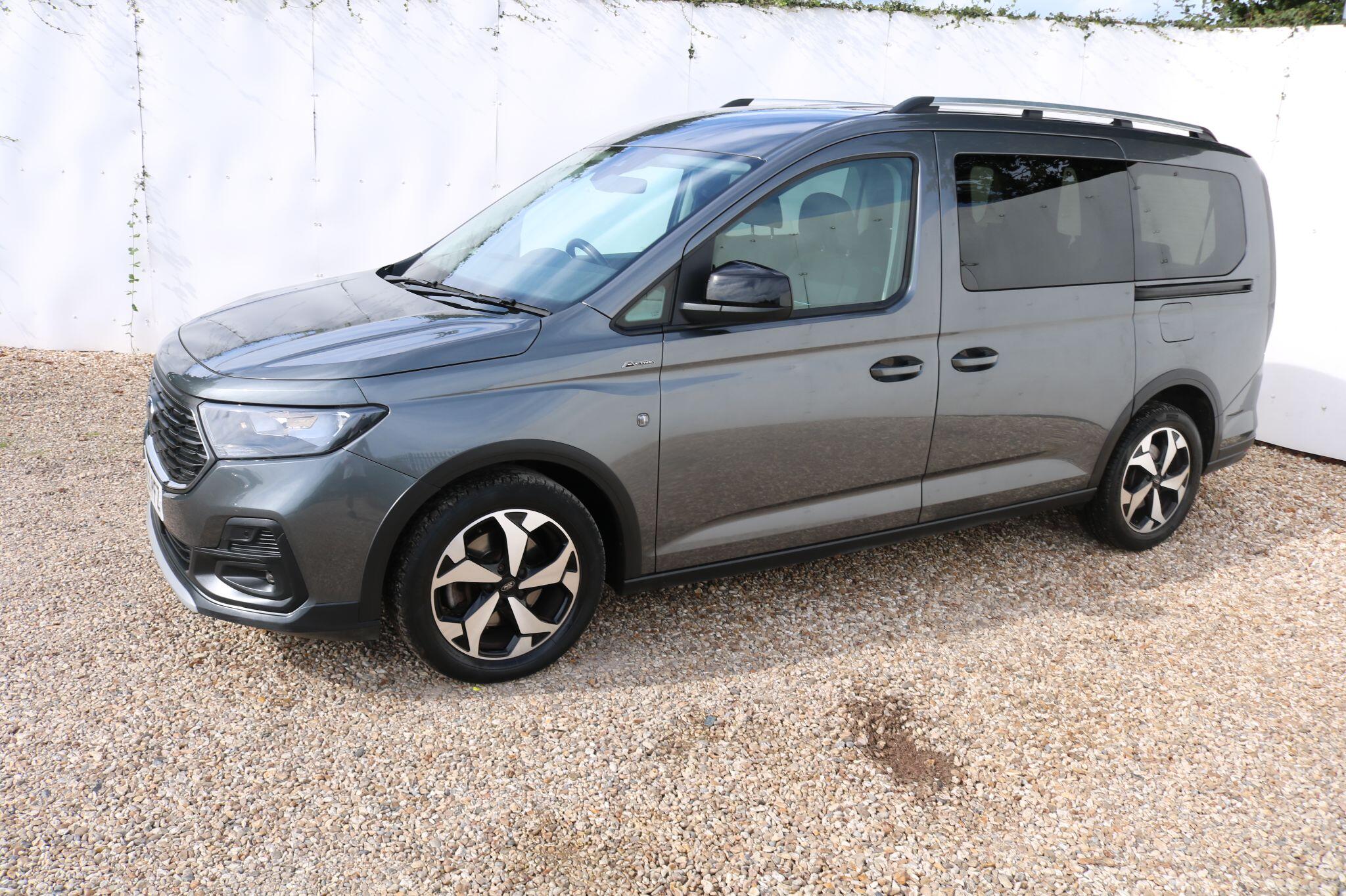 Ford Grand Tourneo Connect view 16