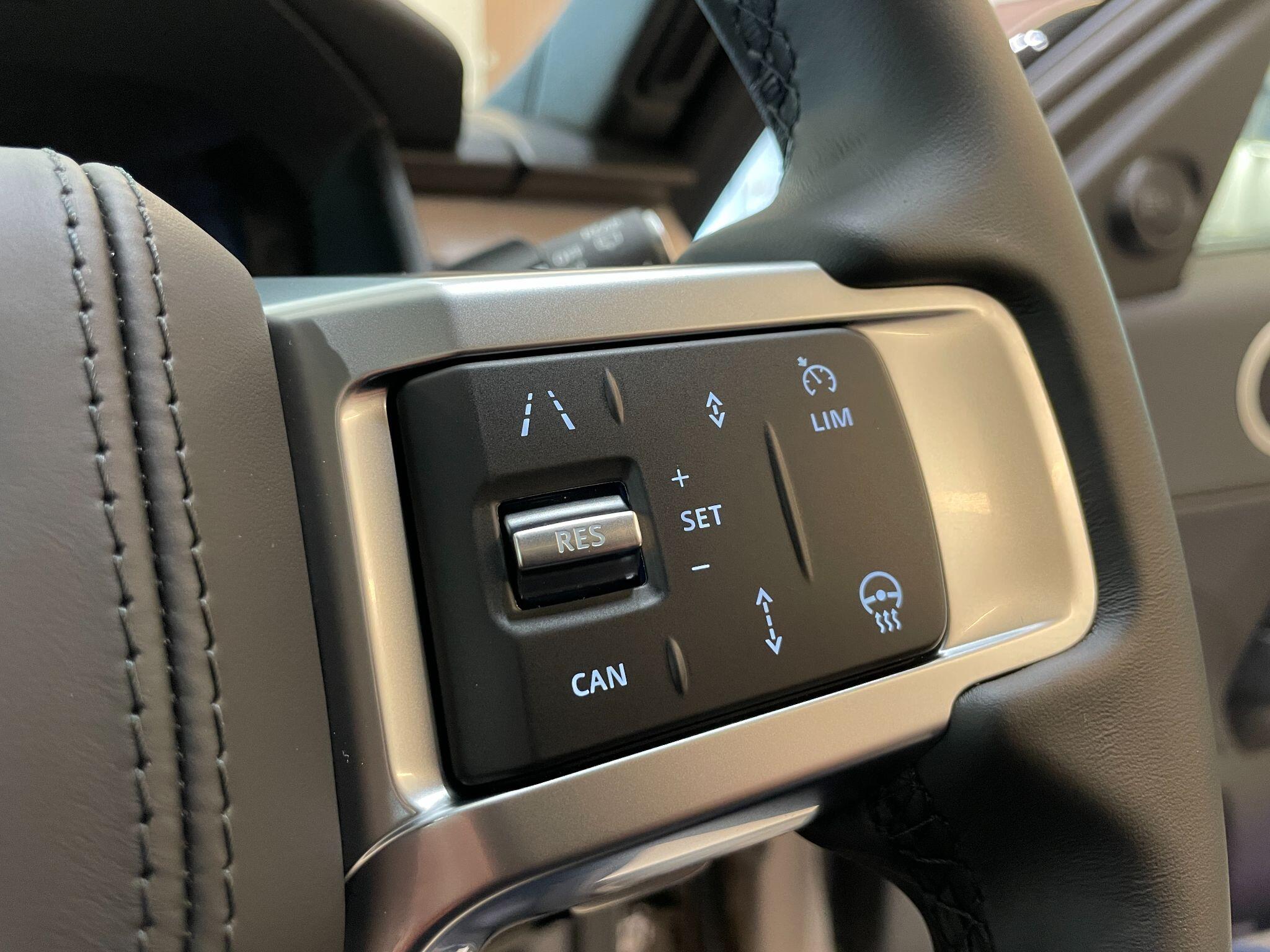 Land Rover Discovery view 15