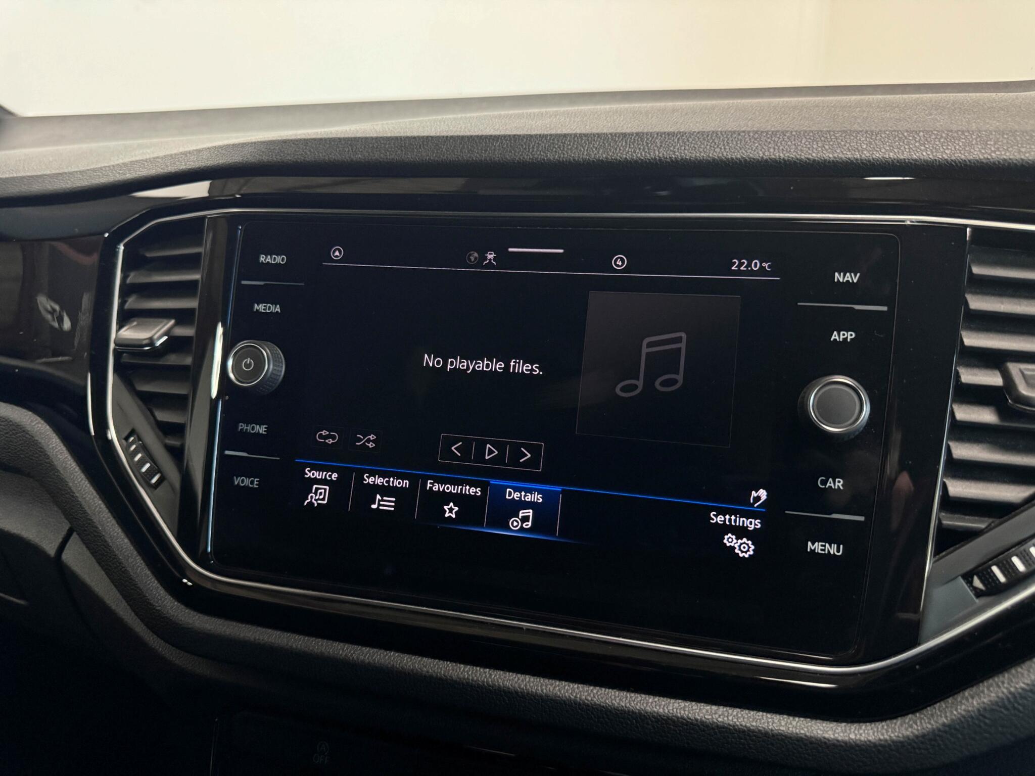 Volkswagen T-Roc view 42