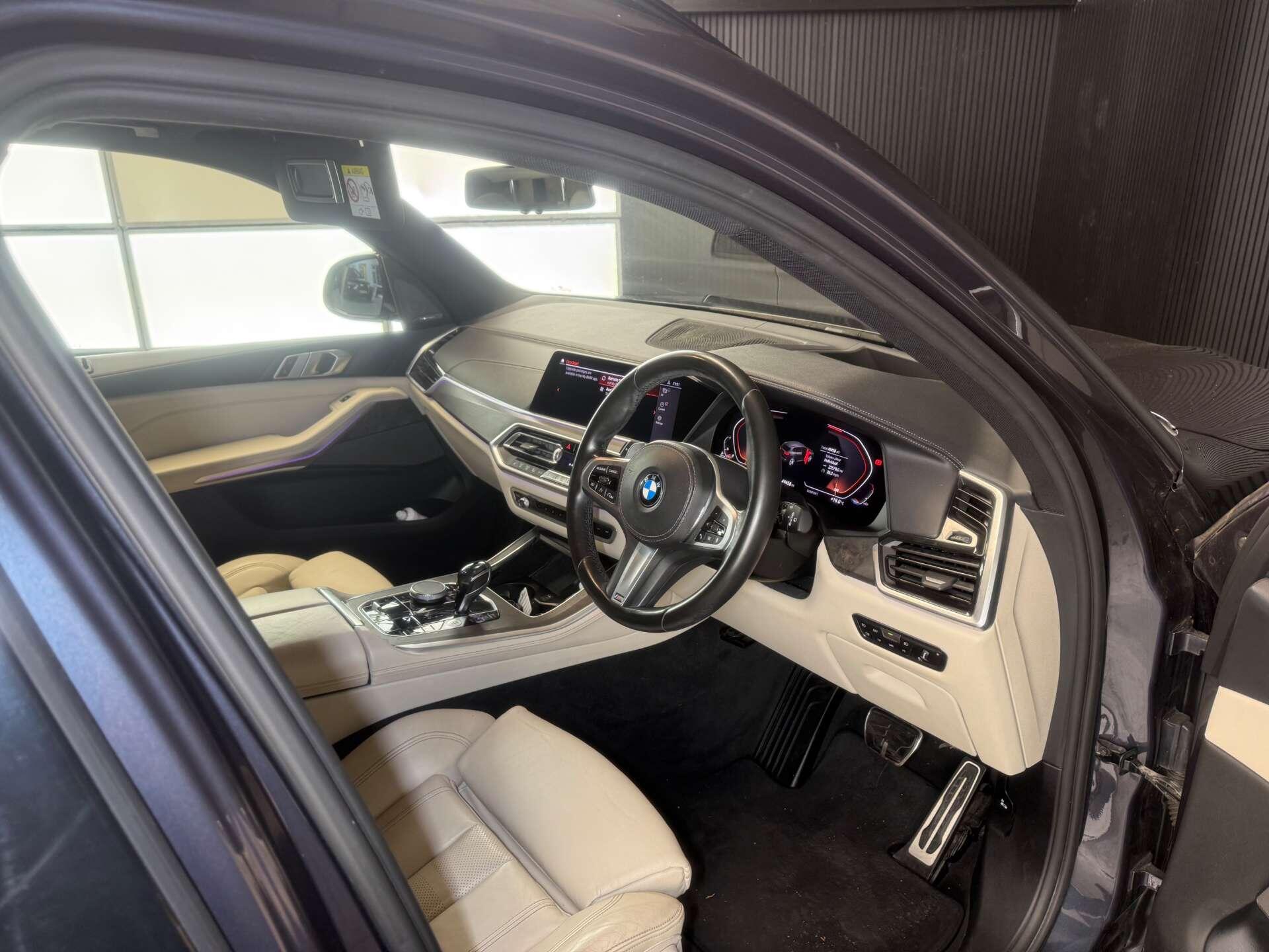 BMW X5 view 25