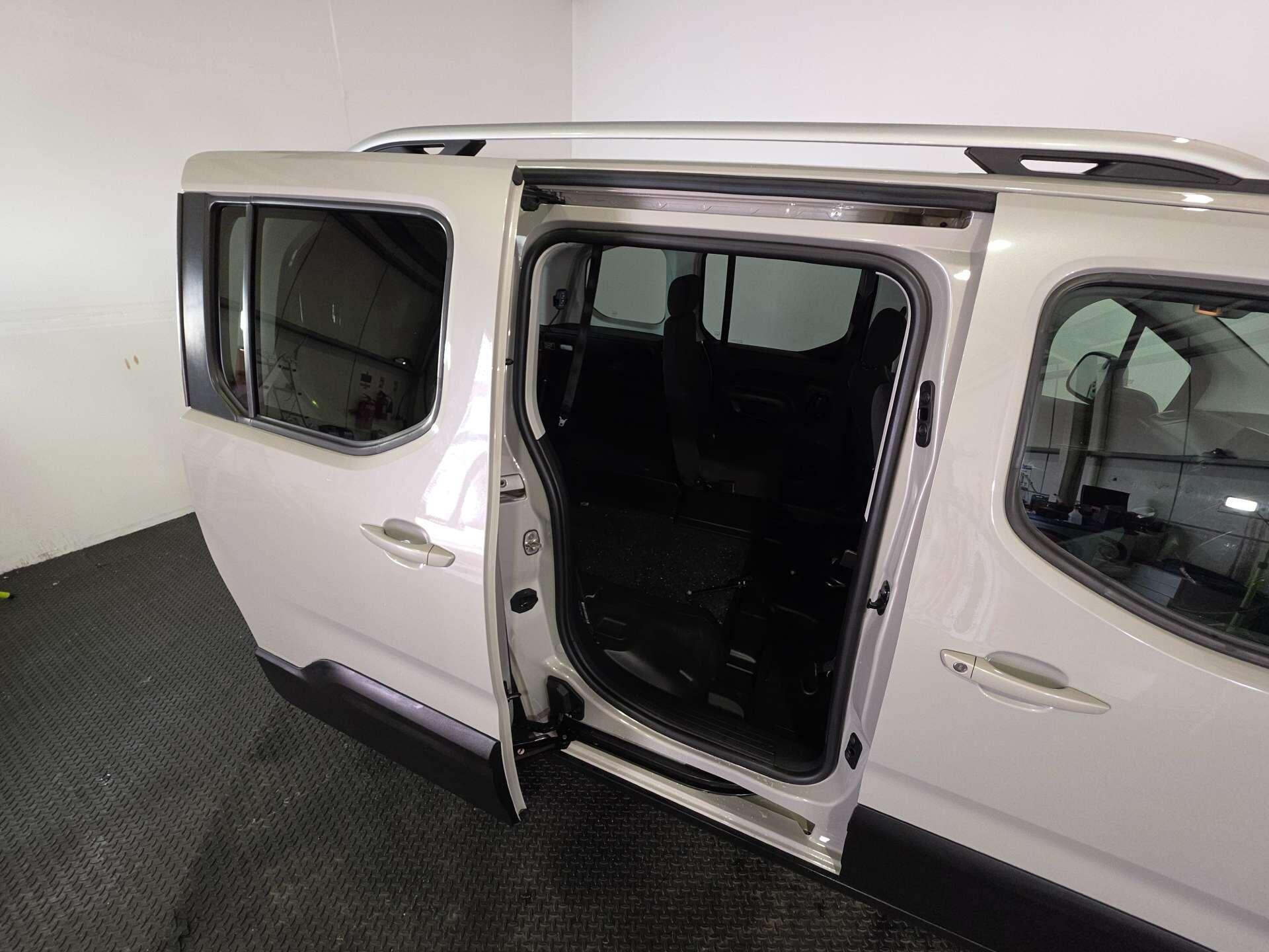 Peugeot Rifter view 35