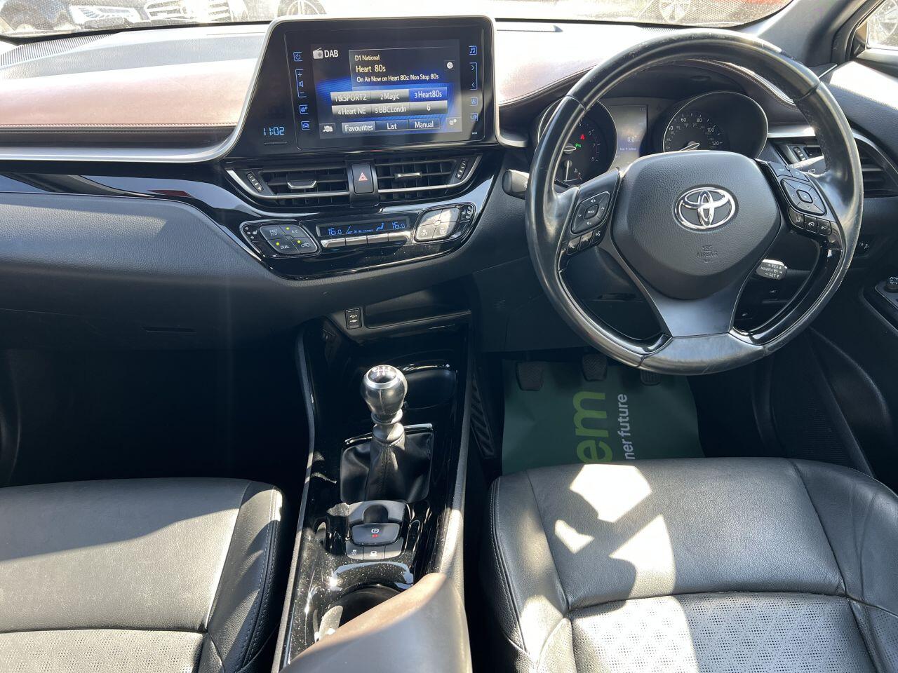 Toyota C-HR view 27