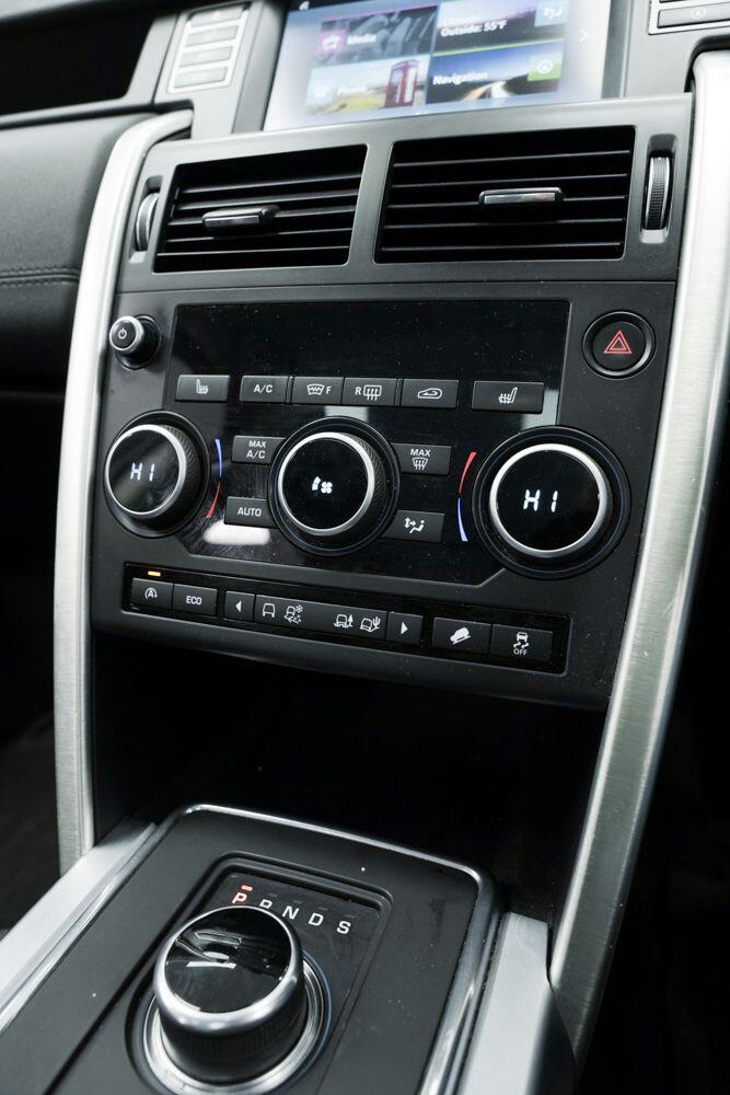 Land Rover Discovery Sport view 23