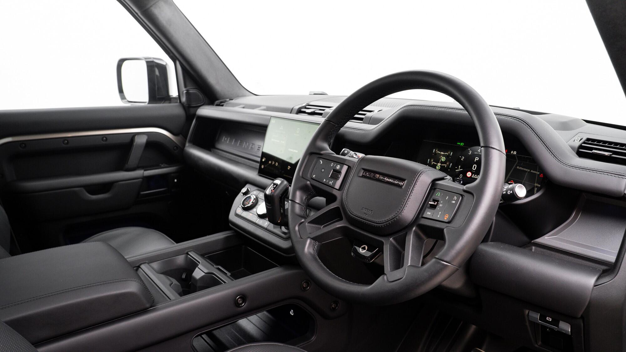 Land Rover Defender 110 view 41