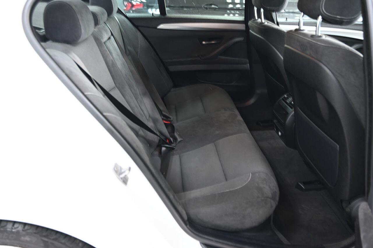 BMW 5 Series view 15