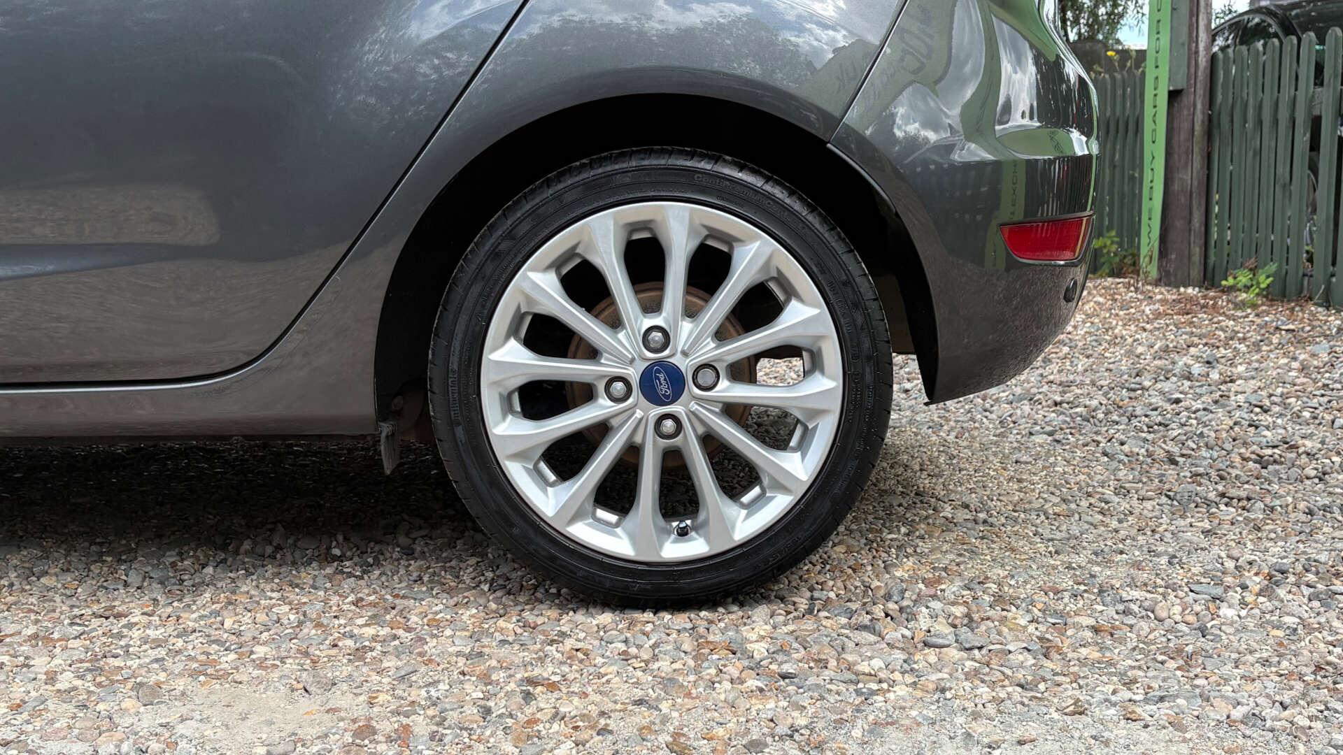 Ford Fiesta view 34