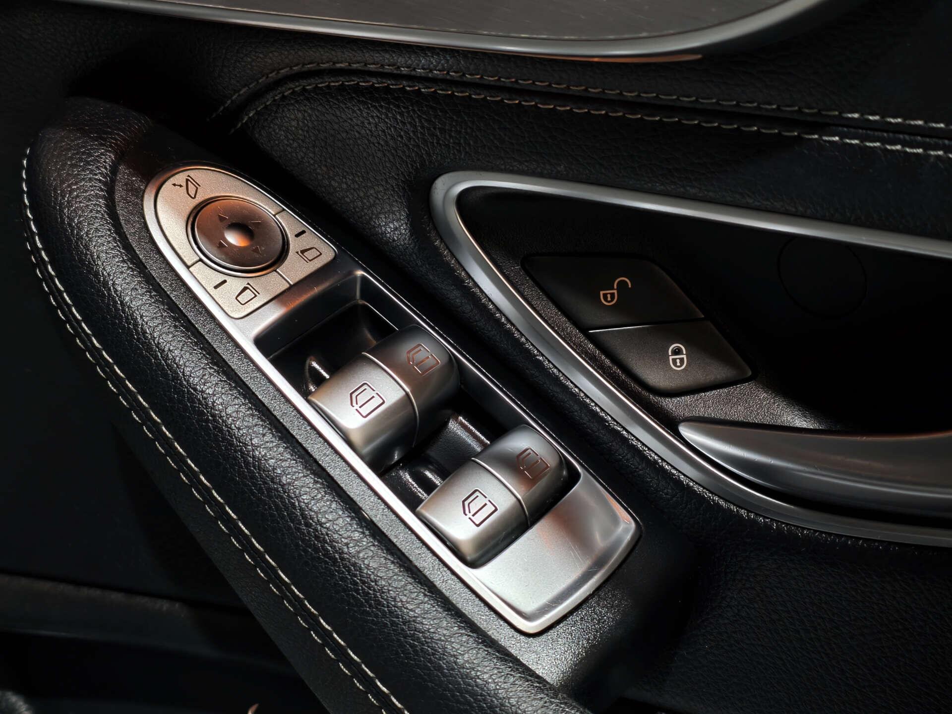 Mercedes-Benz C Class view 24