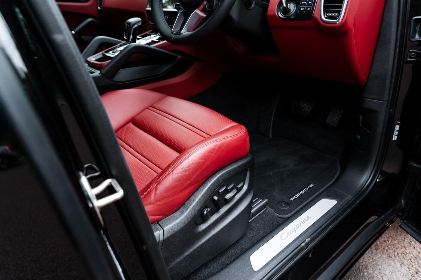 Porsche Cayenne view 32