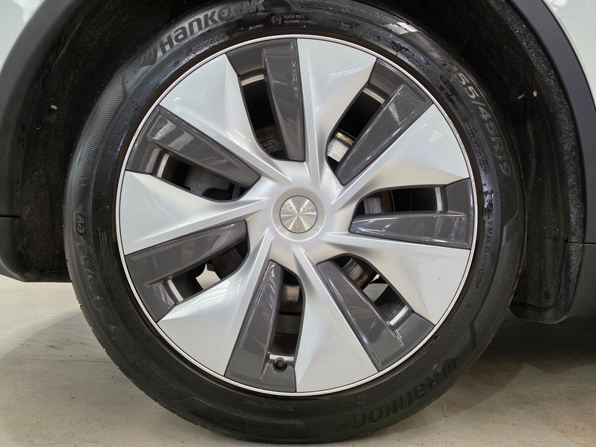 Tesla Model Y view 34
