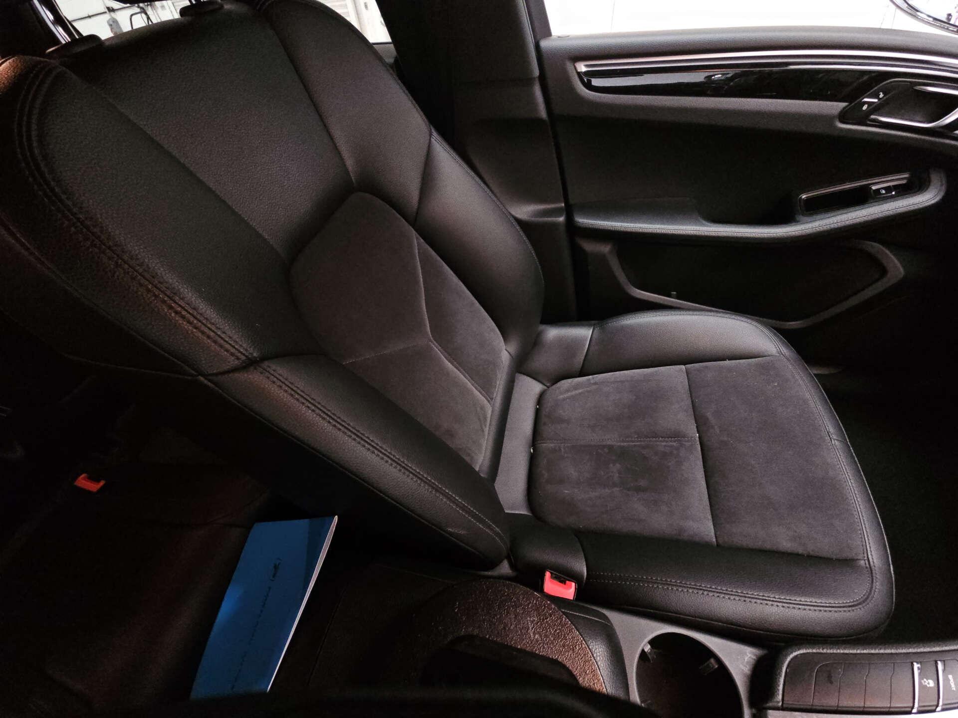 Porsche Macan view 10