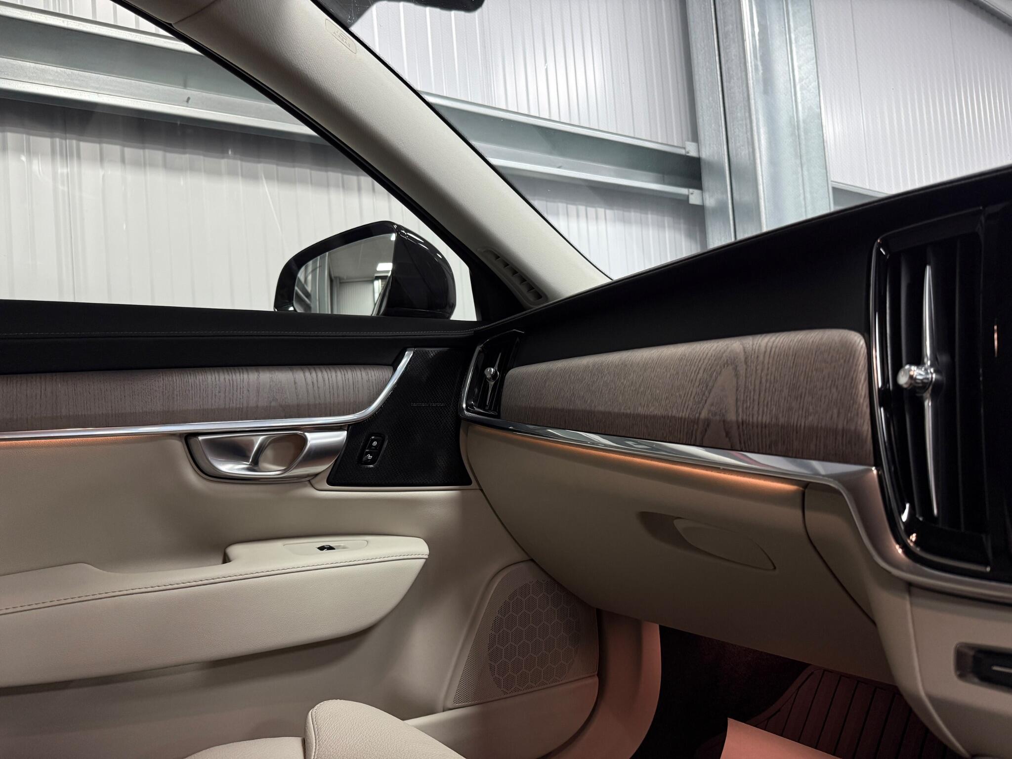 Volvo S90 view 28