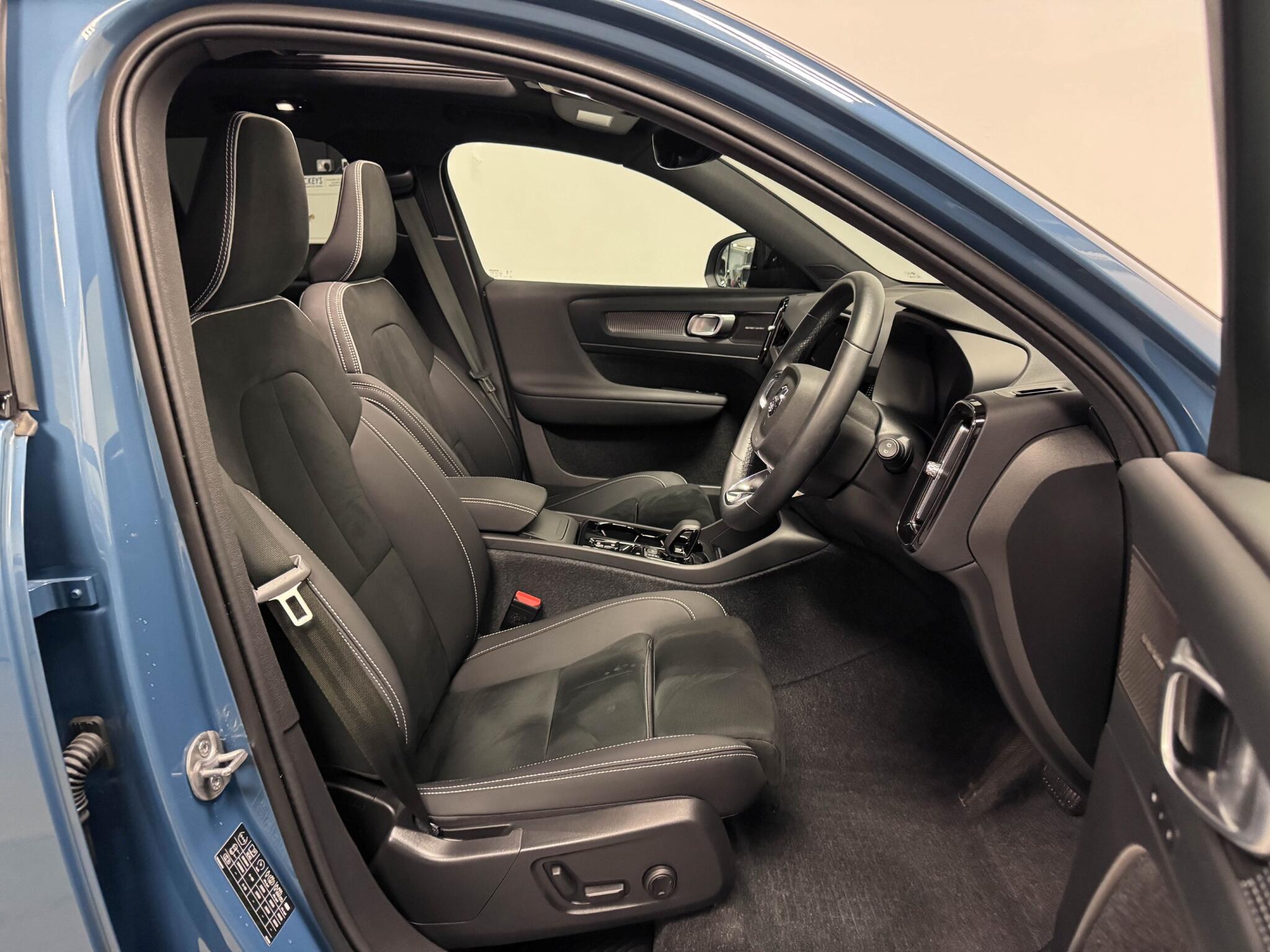 Volvo XC40 view 28