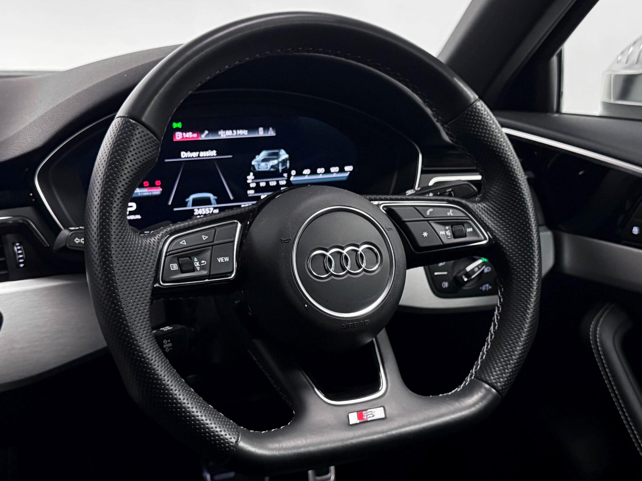 Audi S4 view 16