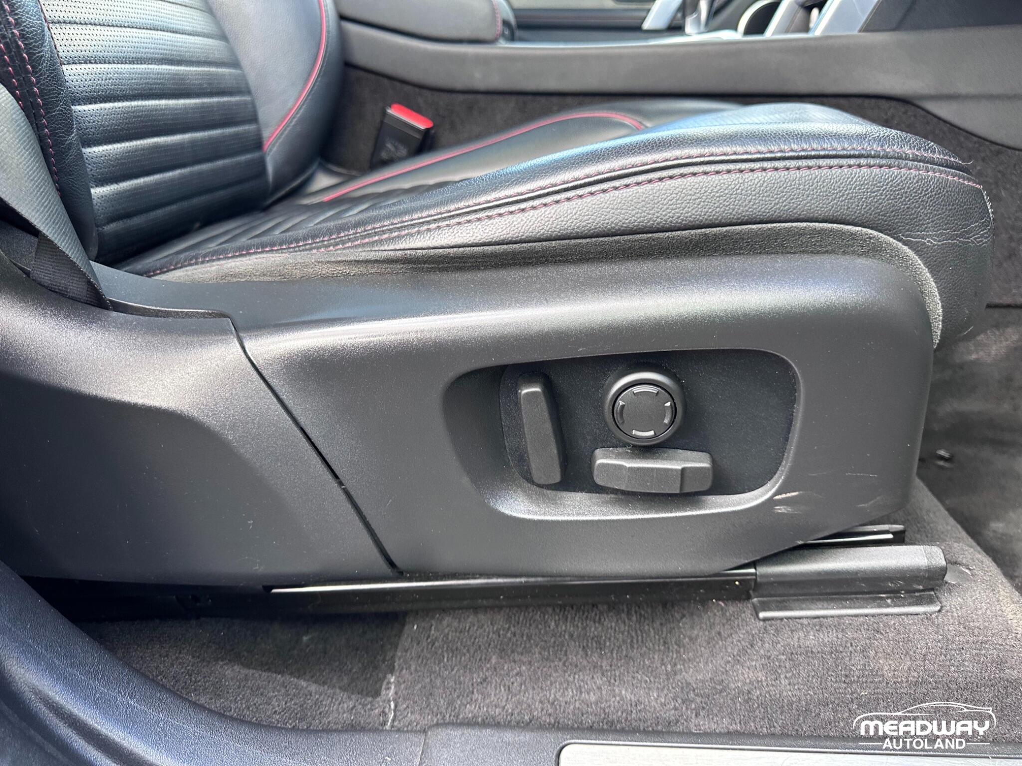 Land Rover Discovery Sport view 24
