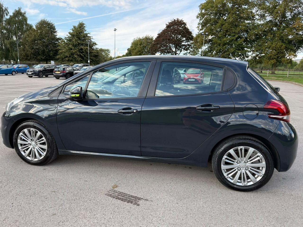 Peugeot 208 view 26
