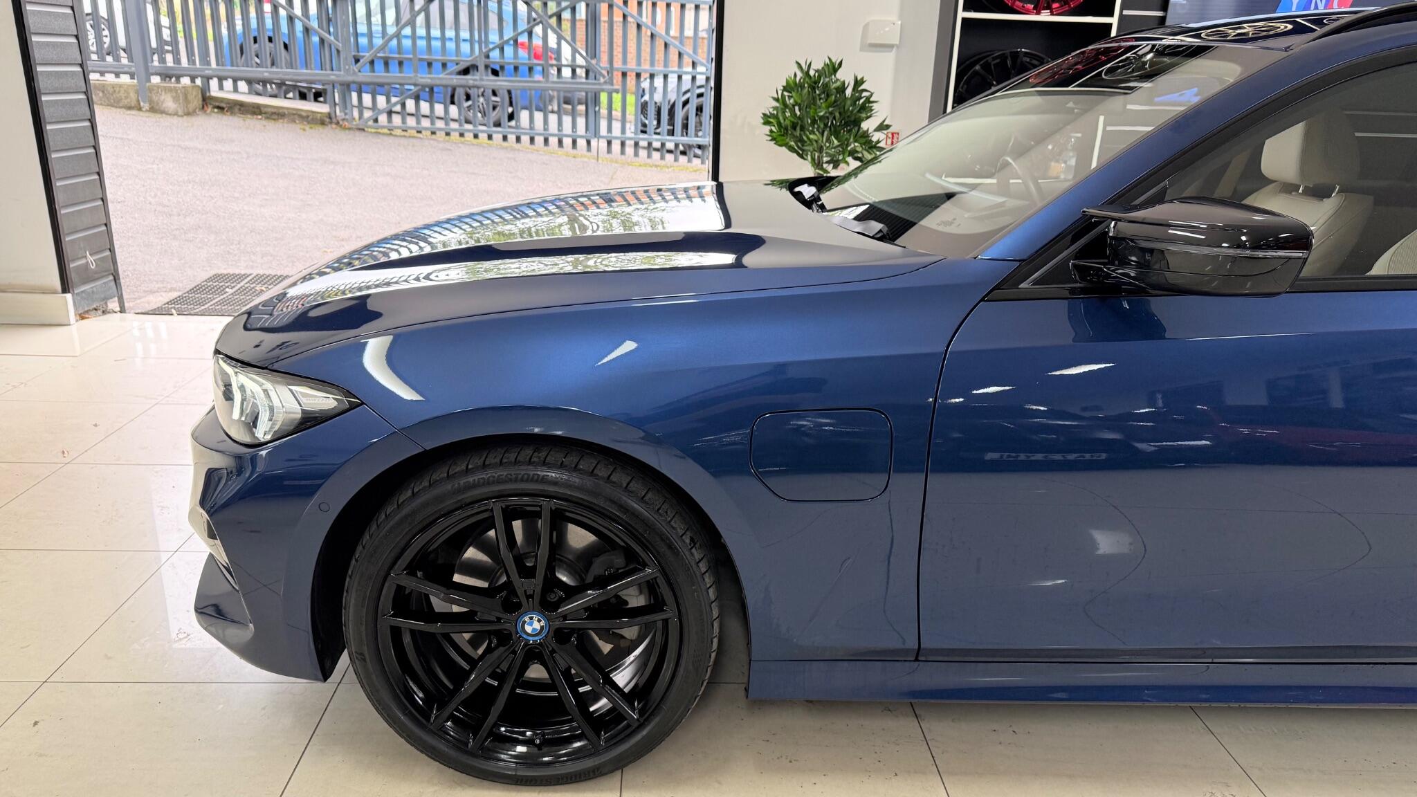 BMW 3 Series view 38
