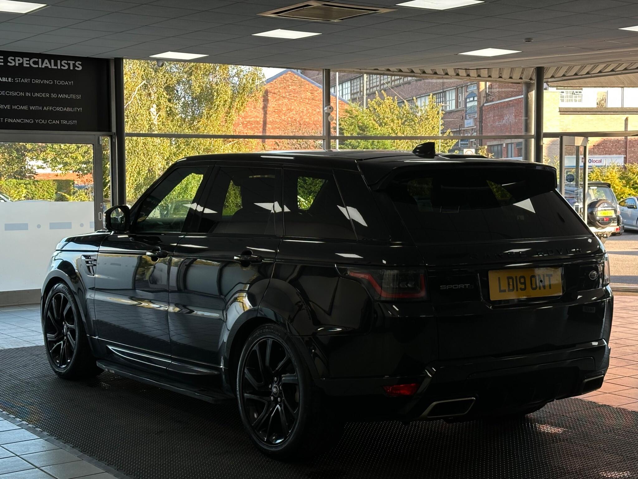 Land Rover Range Rover Sport view 8