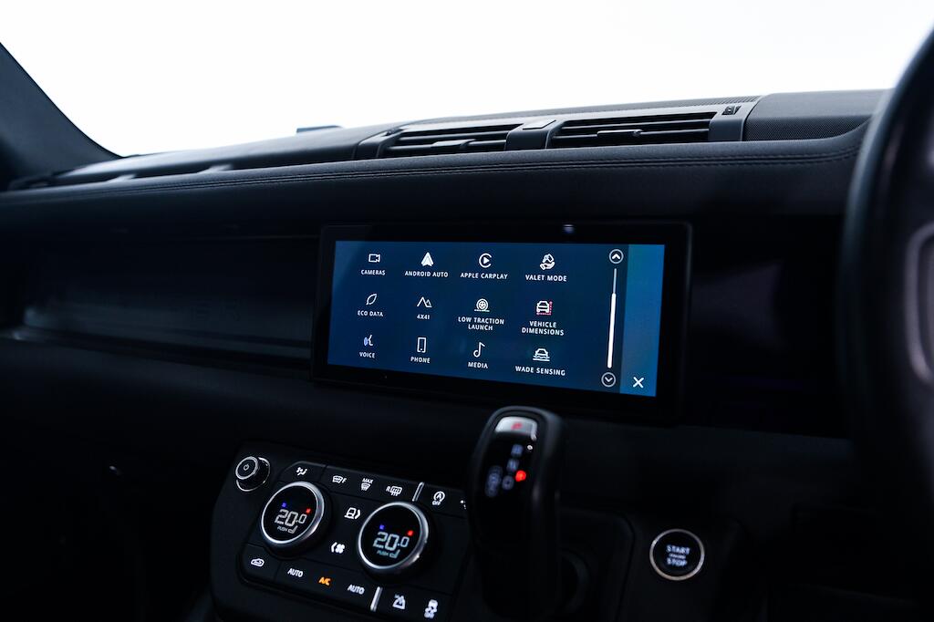 Land Rover Defender view 23