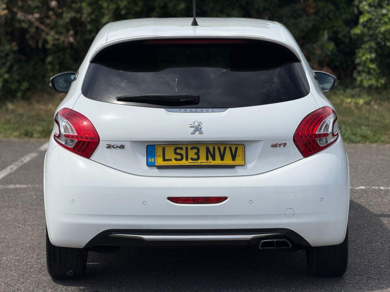 Peugeot 208 view 6