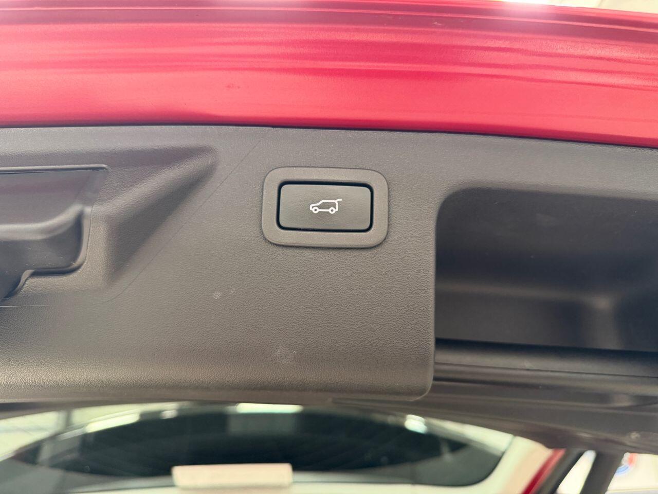 Land Rover Discovery Sport view 34