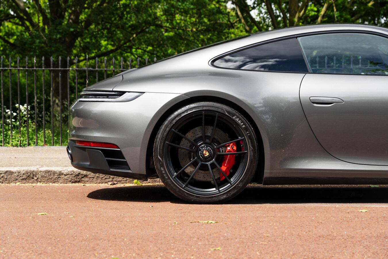 Porsche 911 view 6