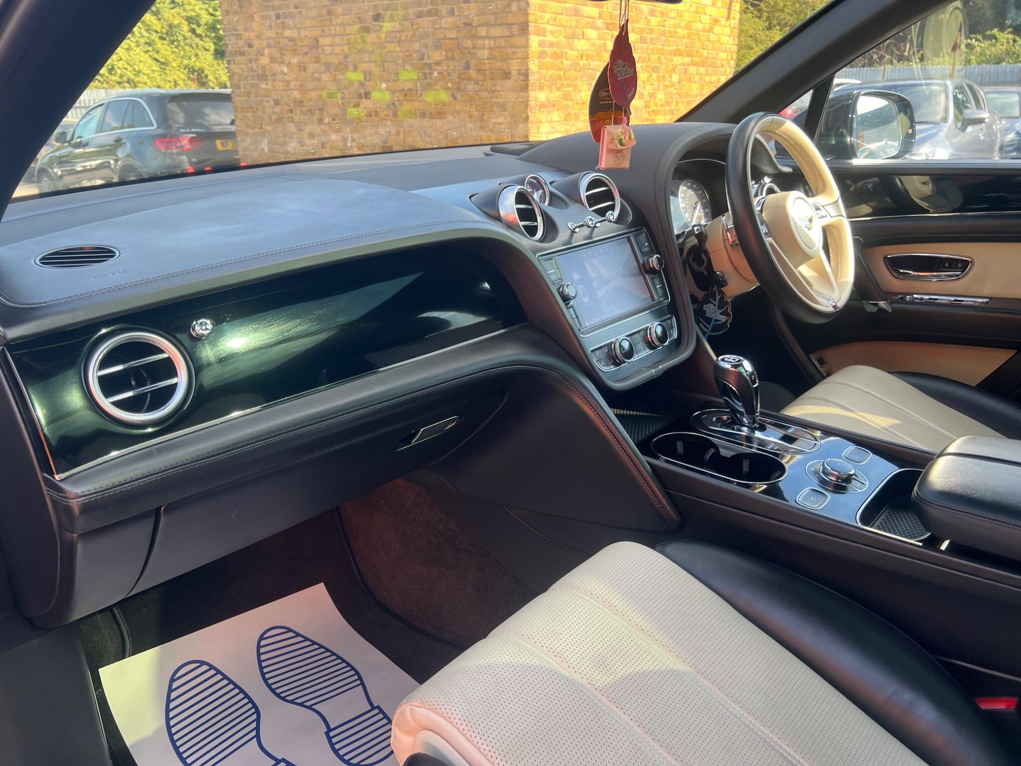 Bentley Bentayga view 43
