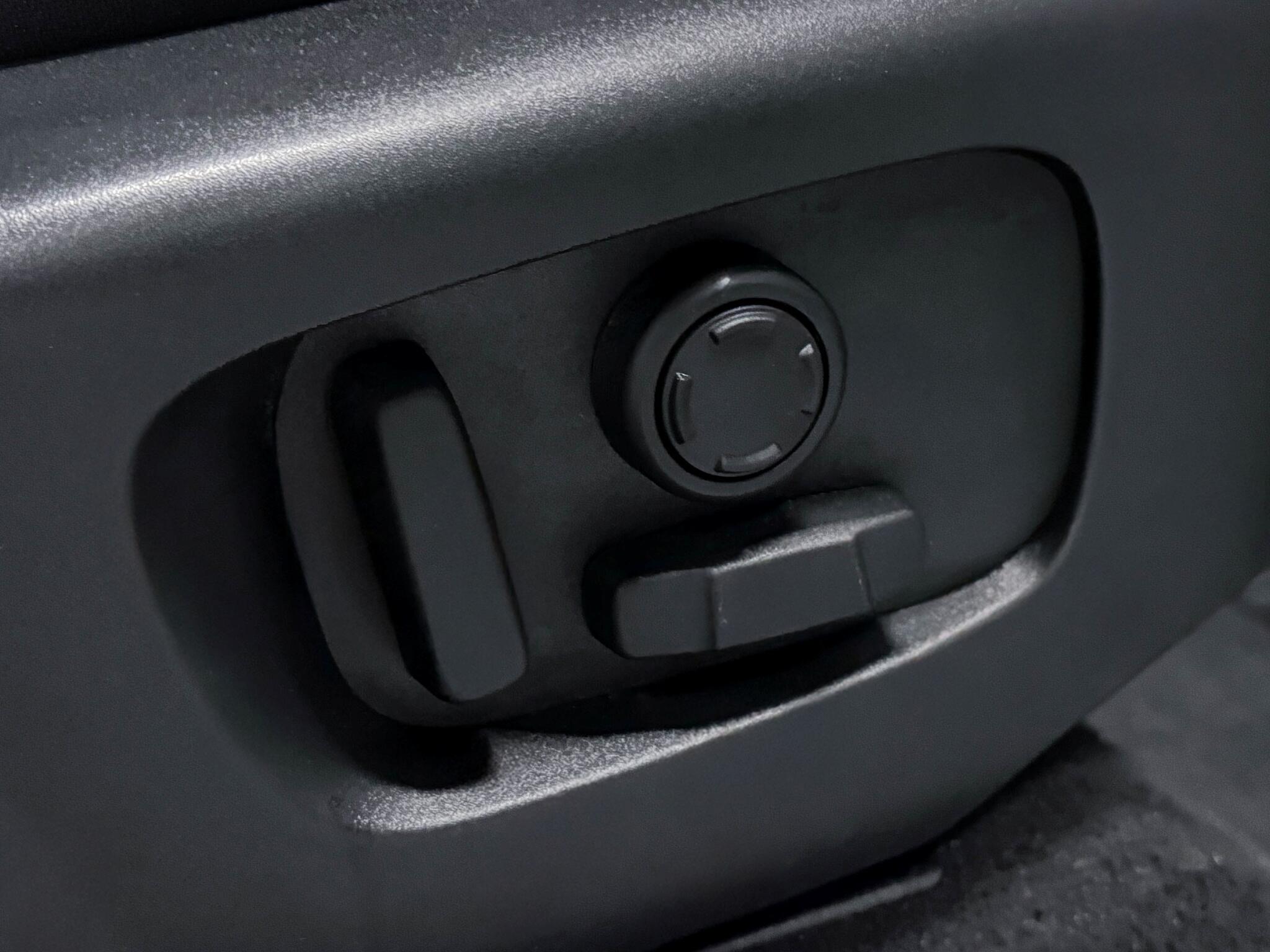 Land Rover Range Rover Evoque view 18