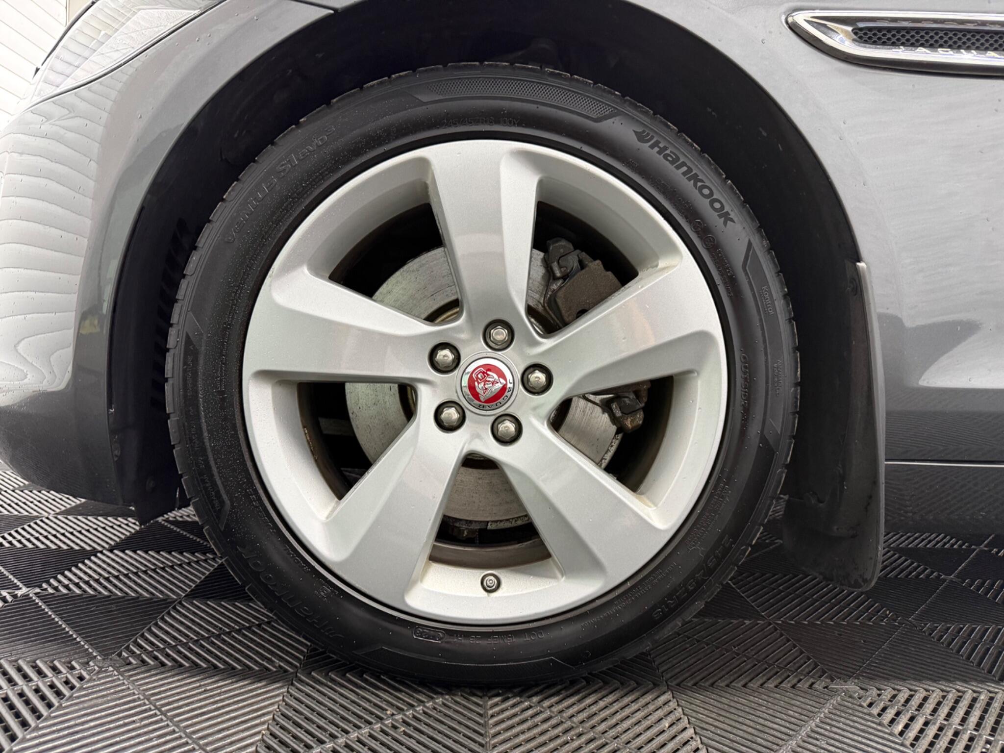 Jaguar XF view 30