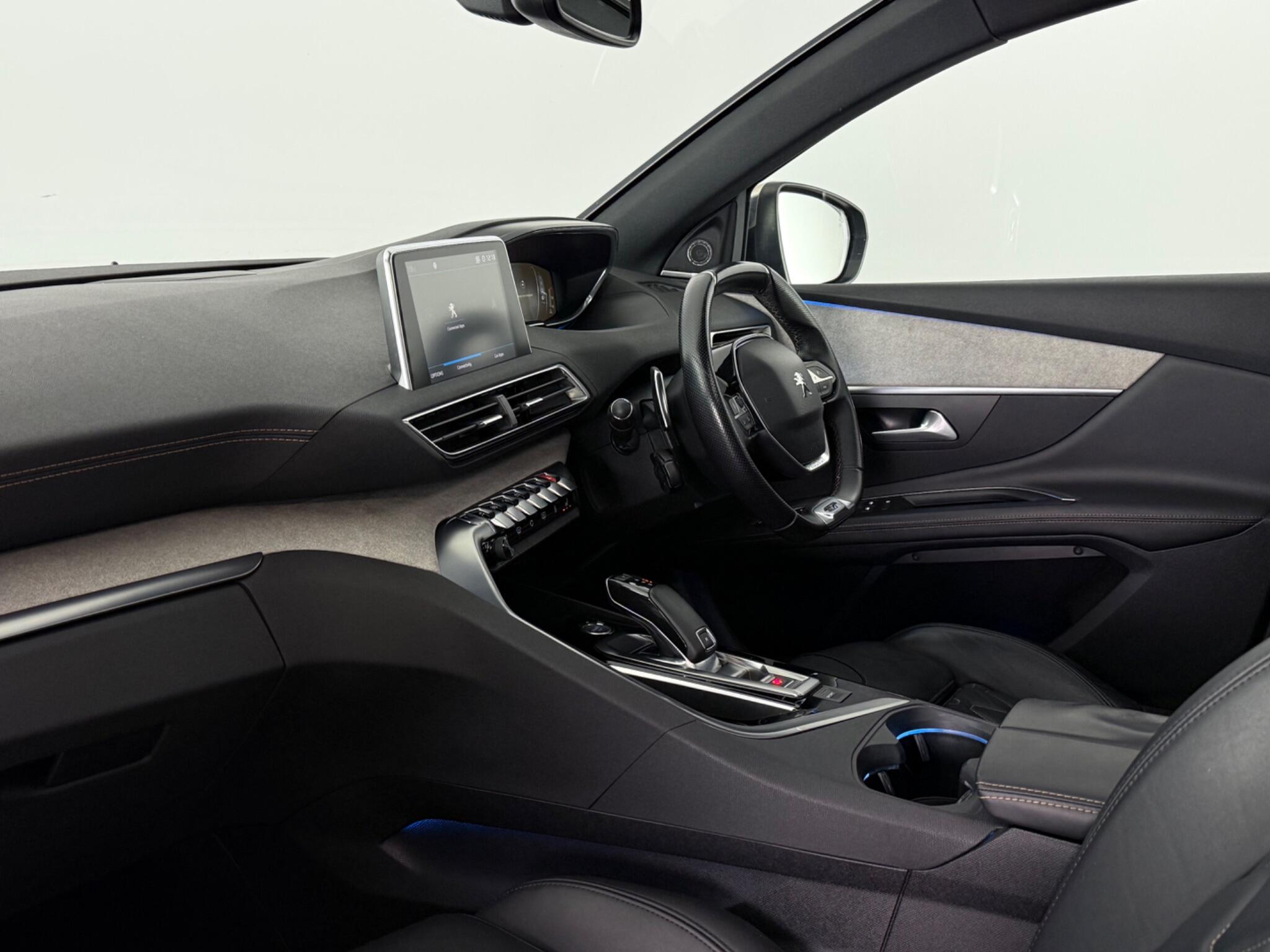Peugeot 3008 view 4