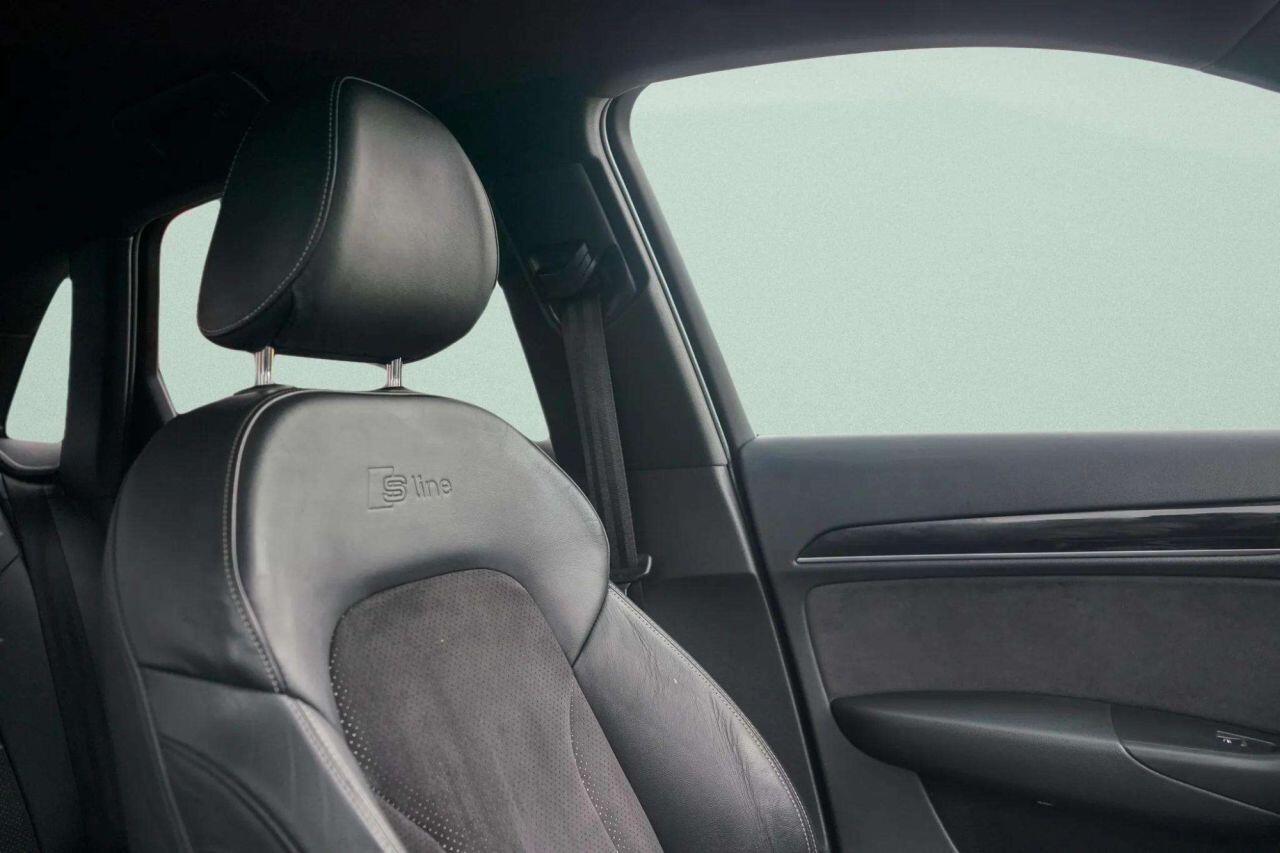 Audi Q3 view 14