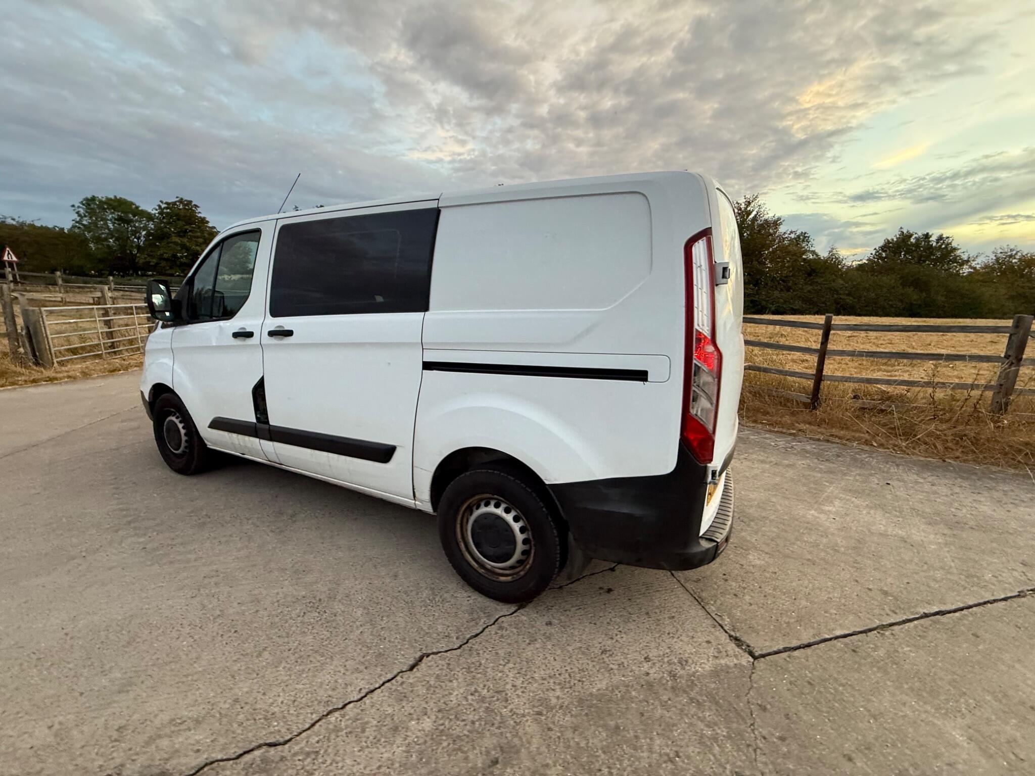 Ford Transit Custom 2.0 320 EcoBlue L1 H1 Euro 6 5dr — photo 3 of 82