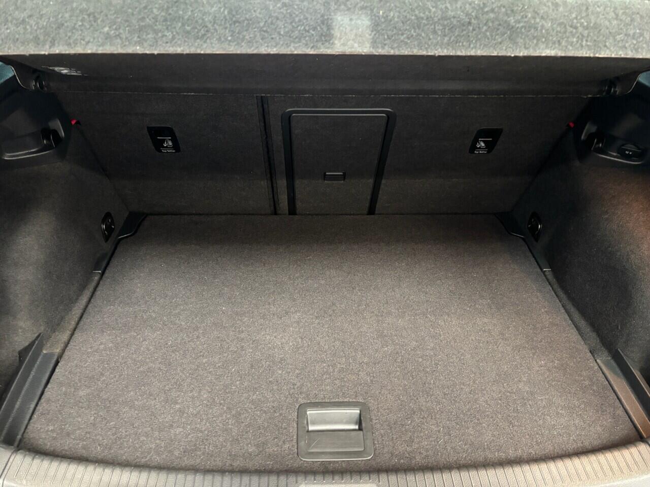 Volkswagen Golf view 19